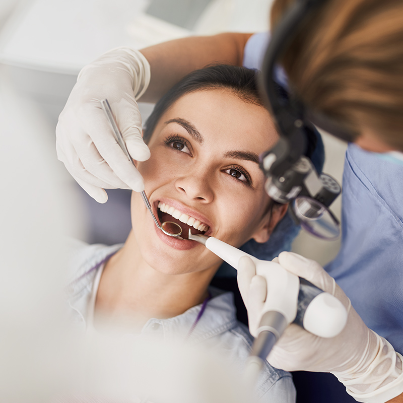 mulher-no-dentista-800x800.jpg